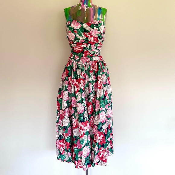 Robbie Bee Dresses & Skirts - 🌹VINTAGE Robbie Bee Floral Strapless Pleated Midi Dress